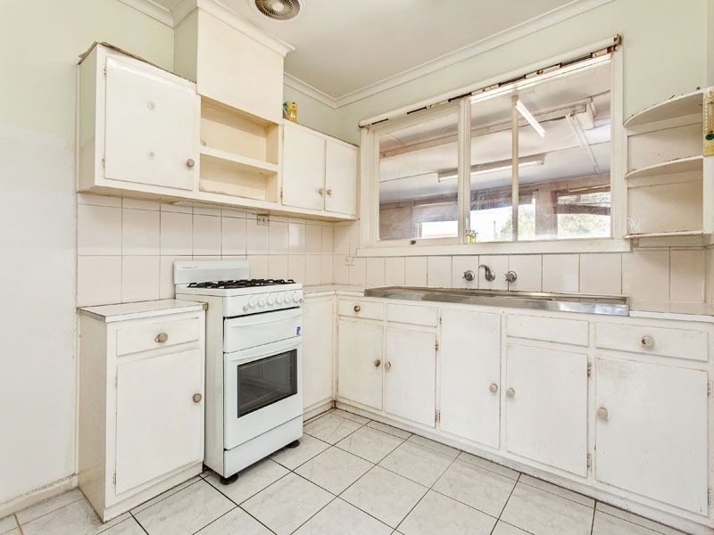 2 BERTHA ST, Springvale VIC 3171