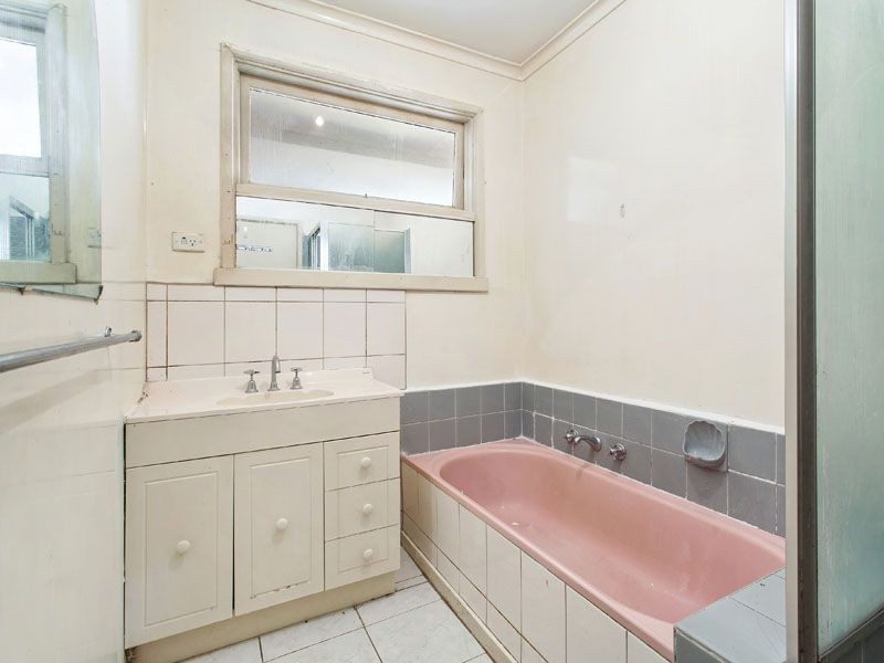 2 BERTHA ST, Springvale VIC 3171