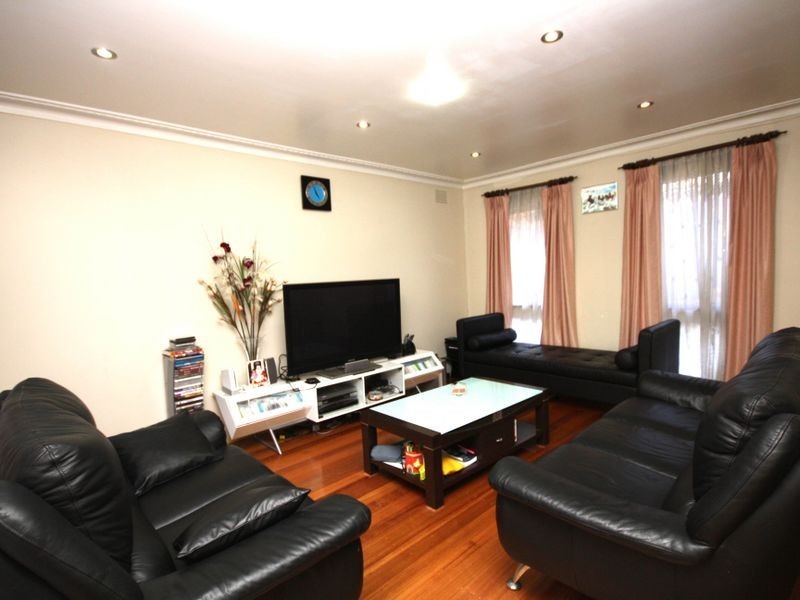 8 HOVEA COURT, Springvale South VIC 3172