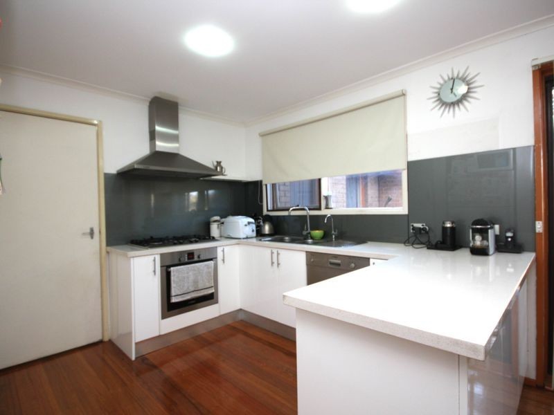 8 HOVEA COURT, Springvale South VIC 3172