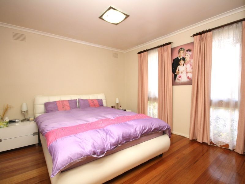 8 HOVEA COURT, Springvale South VIC 3172