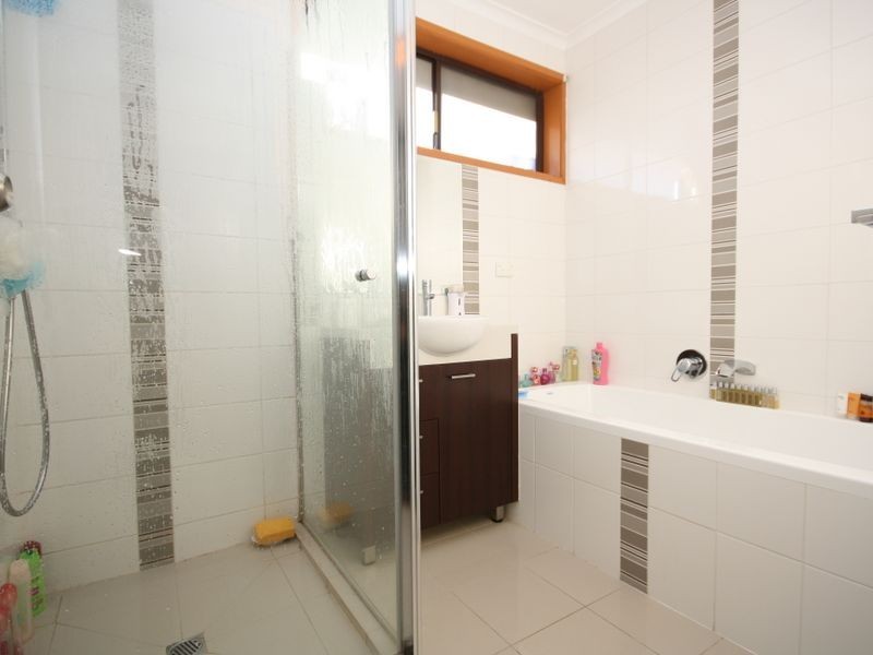 8 HOVEA COURT, Springvale South VIC 3172