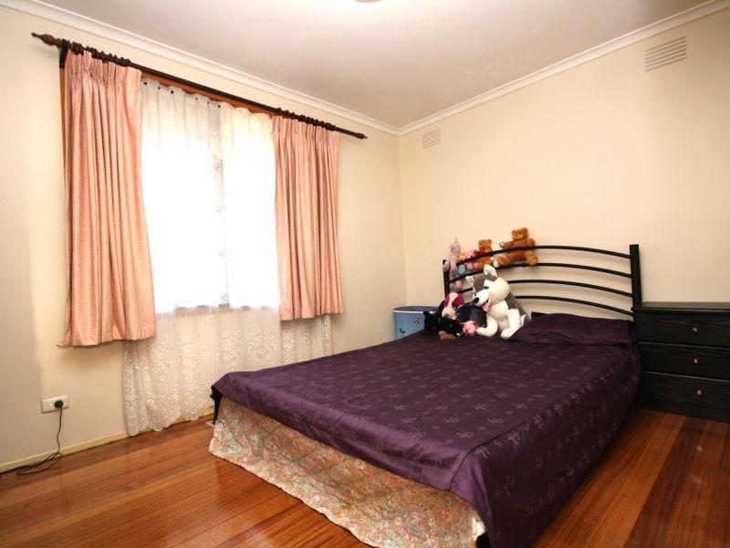 8 HOVEA COURT, Springvale South VIC 3172