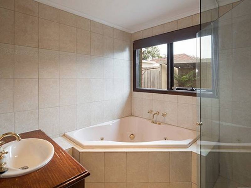 3 Oakwood Drive, Keysborough VIC 3173