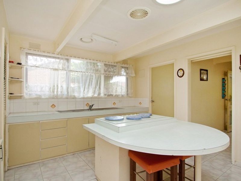 4 BERNAY COURT, Springvale South VIC 3172