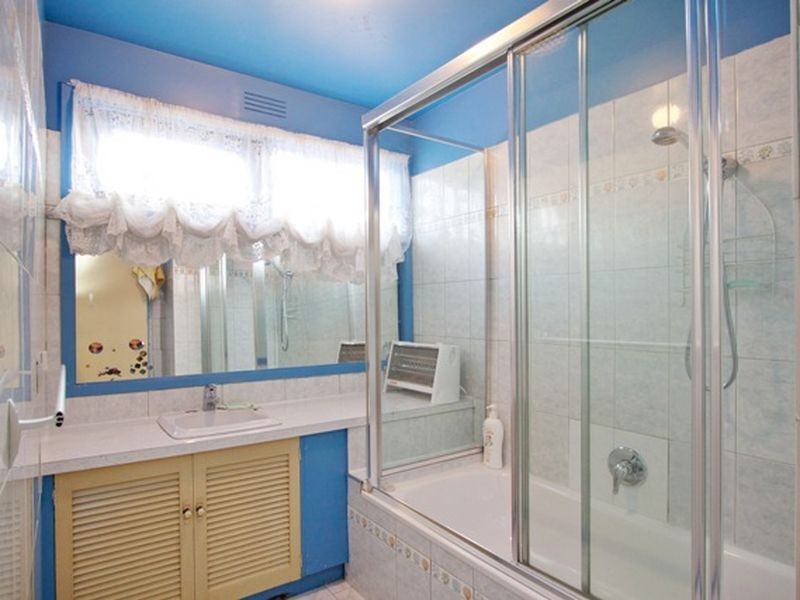 4 BERNAY COURT, Springvale South VIC 3172