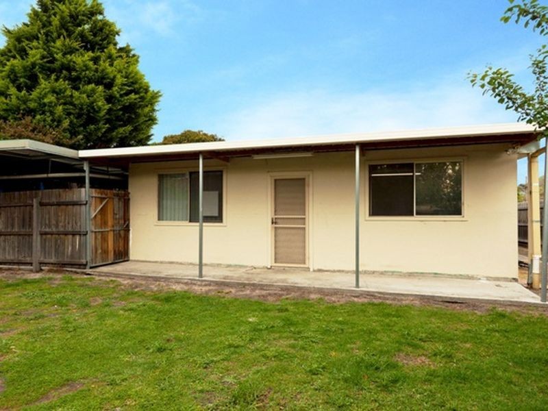 4 BERNAY COURT, Springvale South VIC 3172