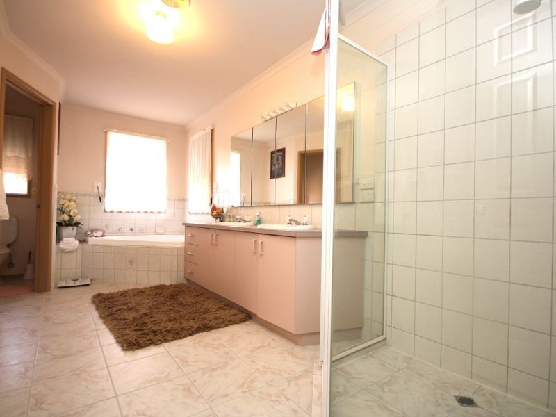 5 HAGAN PLACE, Keysborough VIC 3173