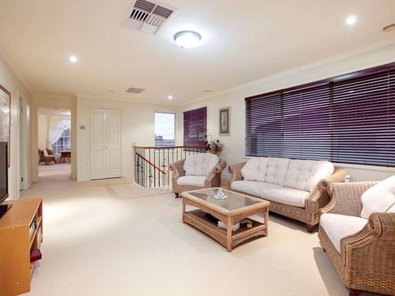 9 Erin Place, Keysborough VIC 3173