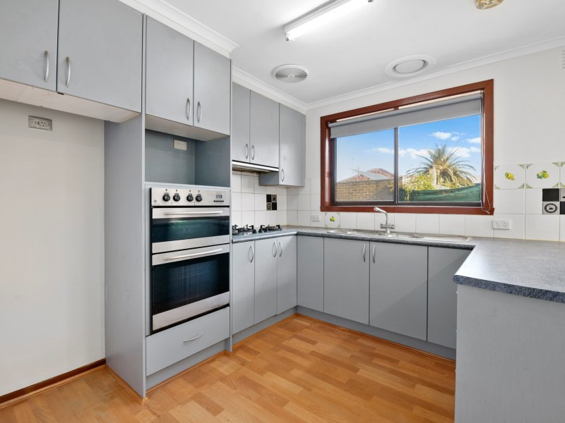 1/2 Waddington Crescent, Springvale South VIC 3172