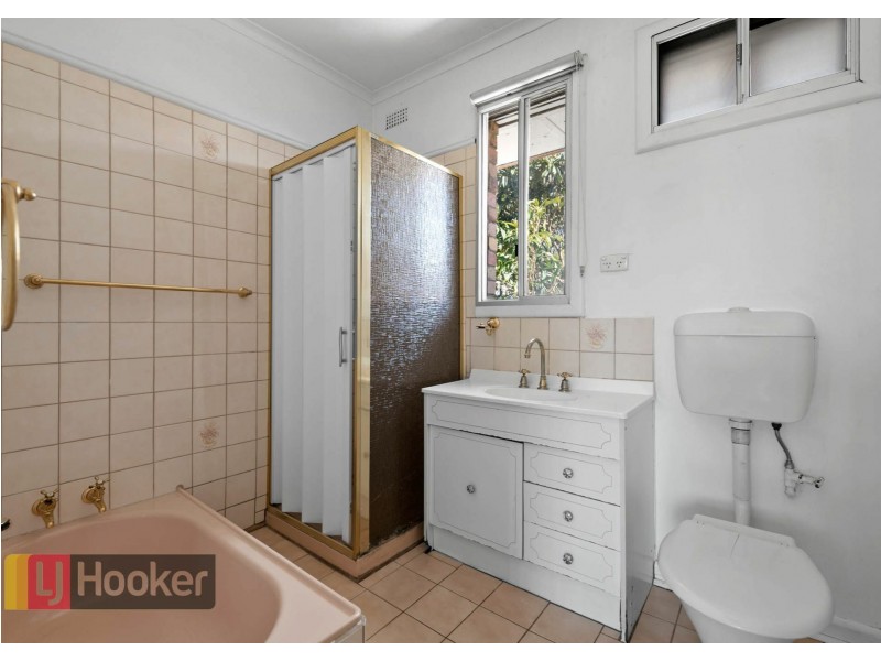 2 Claret street, Doveton VIC 3177