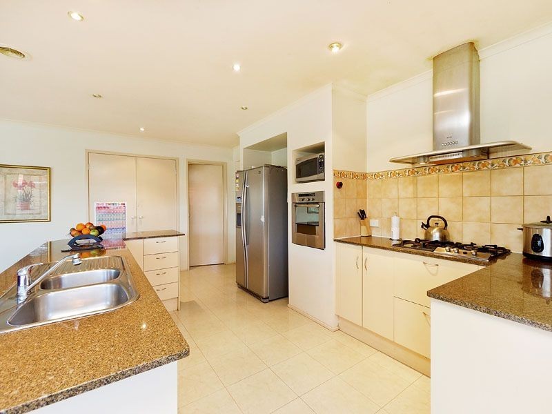 2 Leons Road, Springvale South VIC 3172