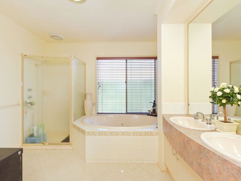 2 Leons Road, Springvale South VIC 3172