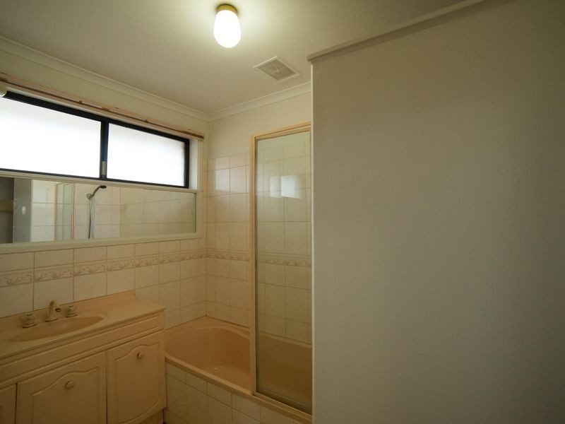 20 Liverpool Drive, Keysborough VIC 3173