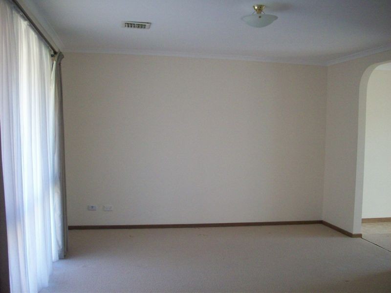 2/44 Robjant Street, Hampton Park VIC 3976