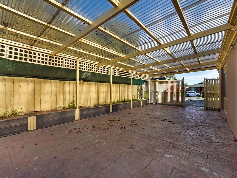1 Emoh Close, Cranbourne VIC 3977