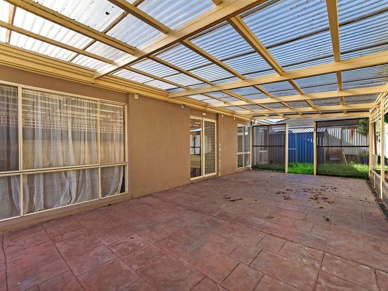 1 Emoh Close, Cranbourne VIC 3977