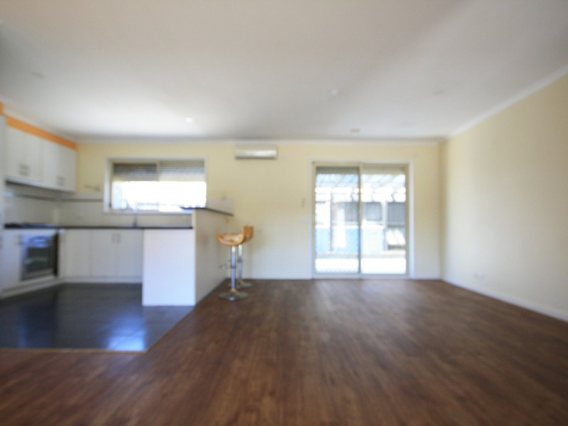 2/21 Parkview Close, Dandenong VIC 3175