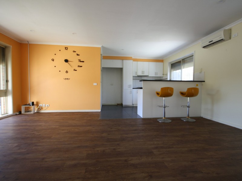 2/21 Parkview Close, Dandenong VIC 3175