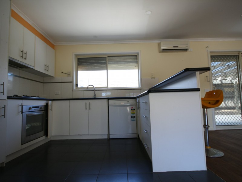 2/21 Parkview Close, Dandenong VIC 3175