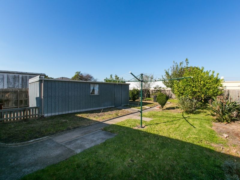 4 UNION GROVE, Springvale VIC 3171