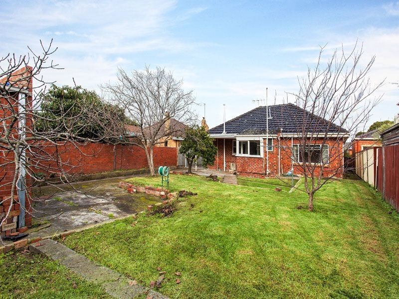 27 Bamoral Avenue, Springvale VIC 3171