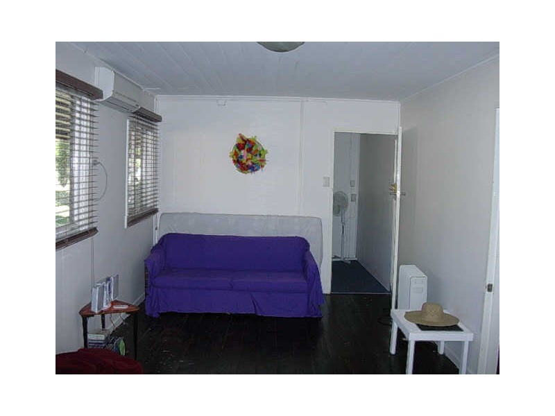 11 EAST MAUD  STREET, Gayndah QLD 4625