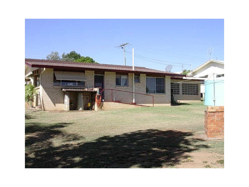 64 Warton Street, Gayndah QLD 4625
