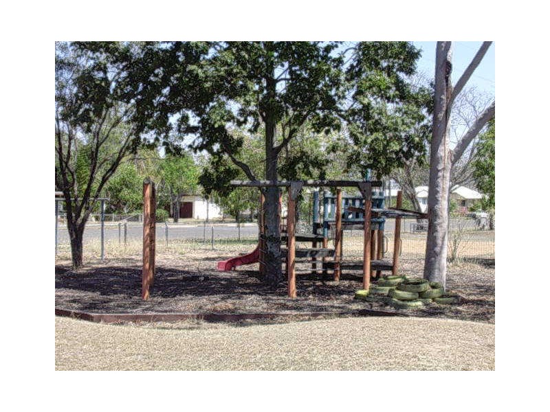 30 Fielding Street, Gayndah QLD 4625