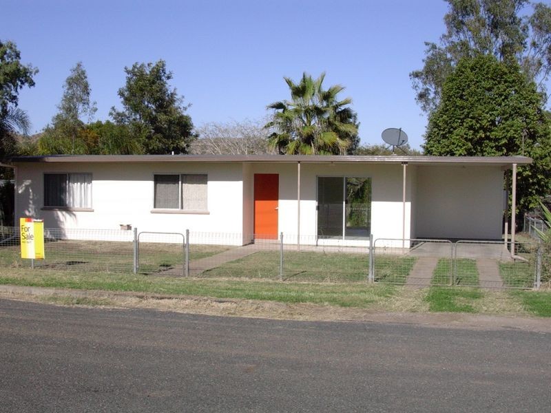 8 Carey Street, Gayndah QLD 4625