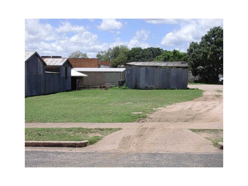 9 Warton Street, Gayndah QLD 4625