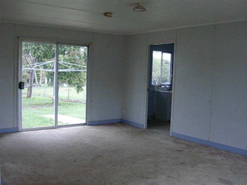 8 CAREY STREET, Gayndah QLD 4625