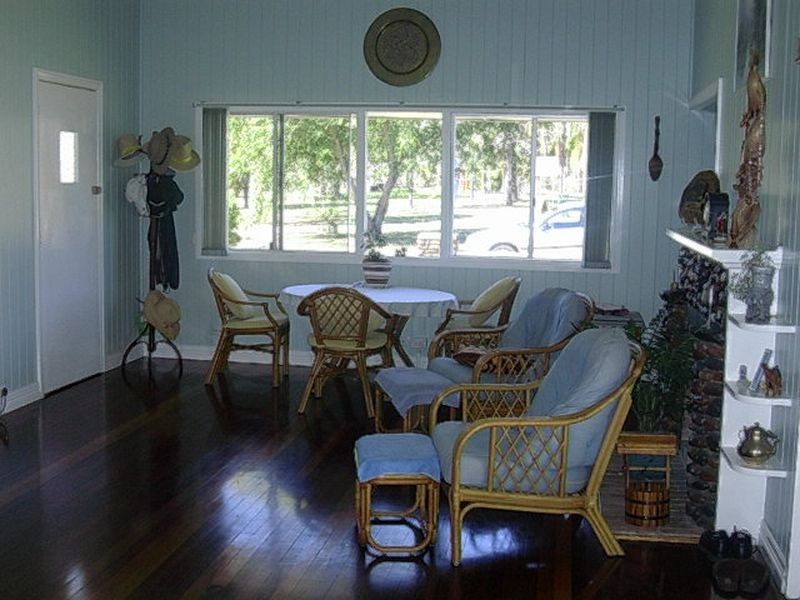 8 Cullen Avenue, Gayndah QLD 4625