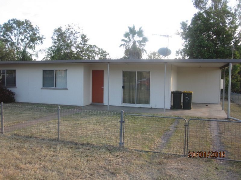 8 Carey Street, Gayndah QLD 4625