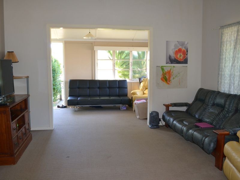 58 Barrow St, Gayndah QLD 4625