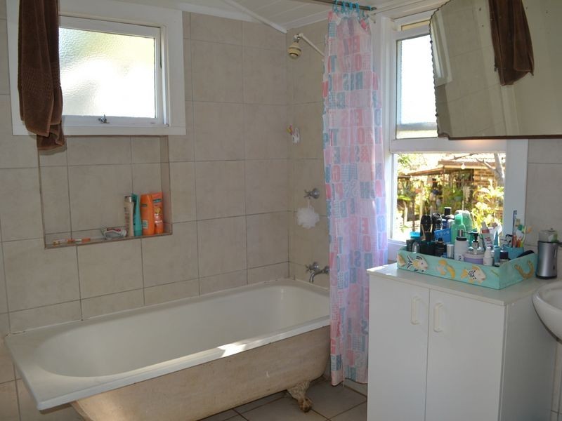 58 Barrow St, Gayndah QLD 4625