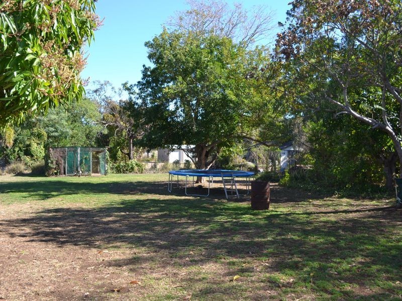 58 Barrow St, Gayndah QLD 4625