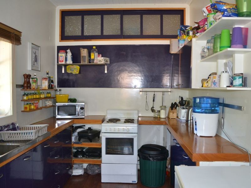 58 Barrow St, Gayndah QLD 4625