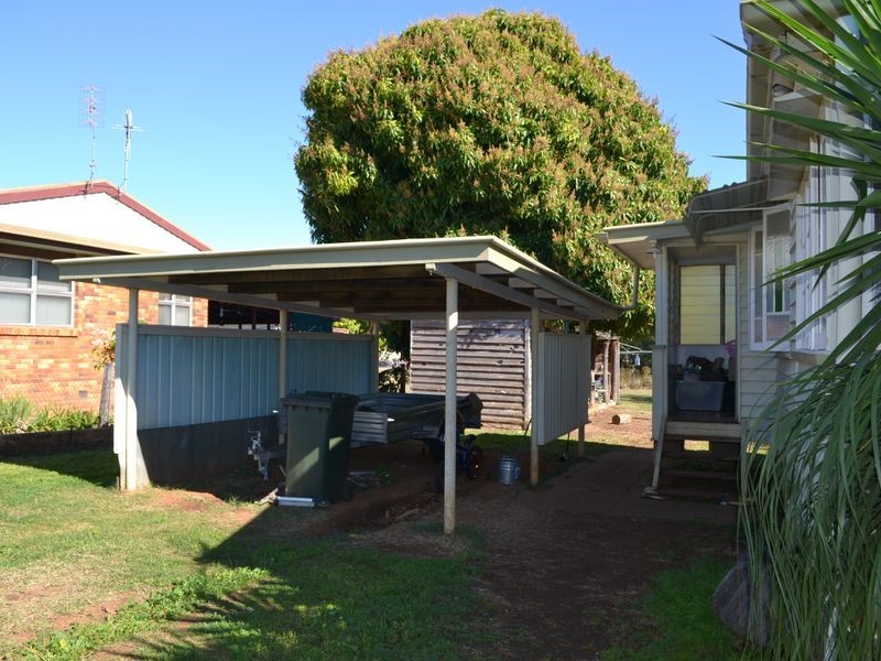58 Barrow St, Gayndah QLD 4625