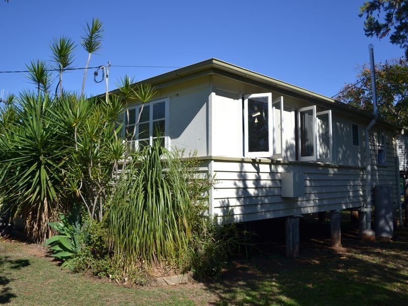 58 Barrow St, Gayndah QLD 4625