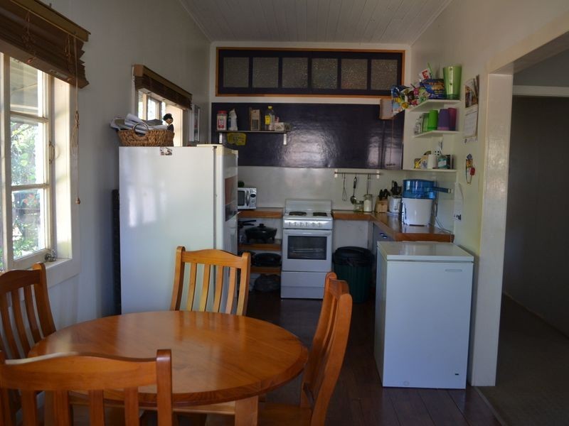 58 Barrow St, Gayndah QLD 4625