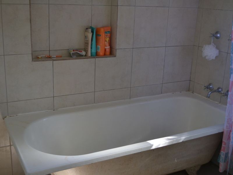 58 Barrow St, Gayndah QLD 4625