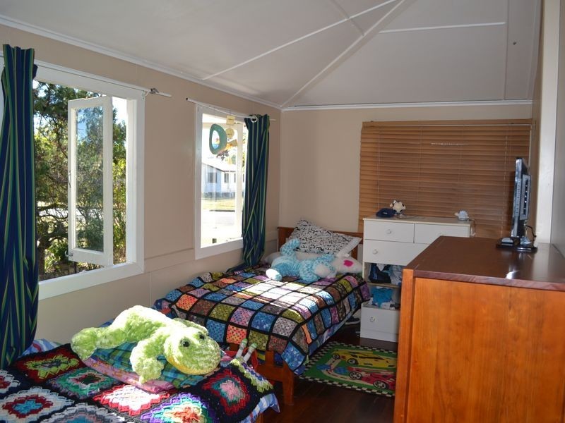 58 Barrow St, Gayndah QLD 4625