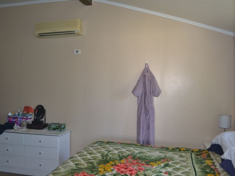 58 Barrow St, Gayndah QLD 4625