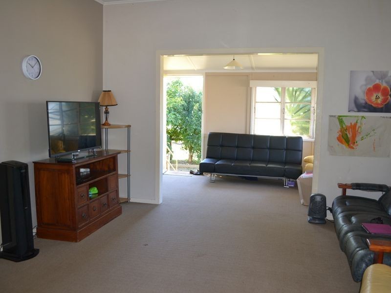 58 Barrow St, Gayndah QLD 4625