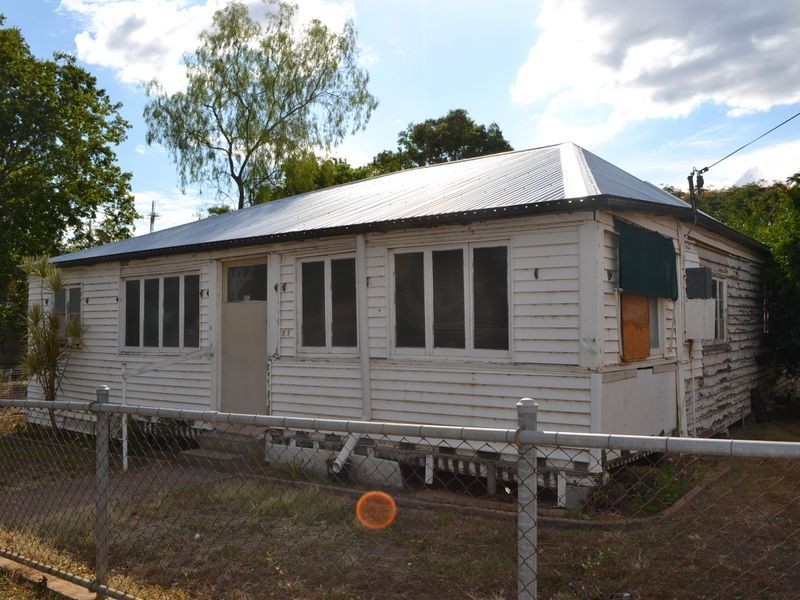 22 Warton St, Gayndah QLD 4625