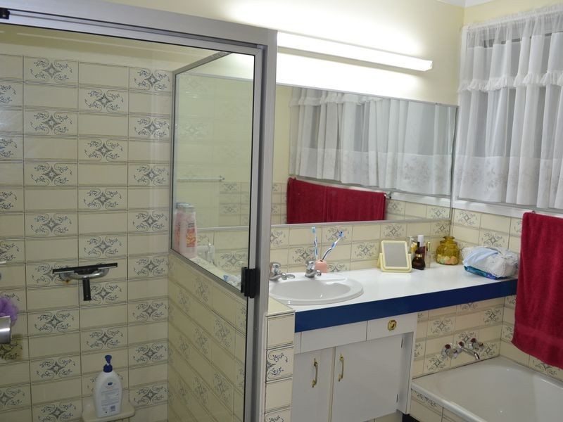 74 Warton St, Gayndah QLD 4625