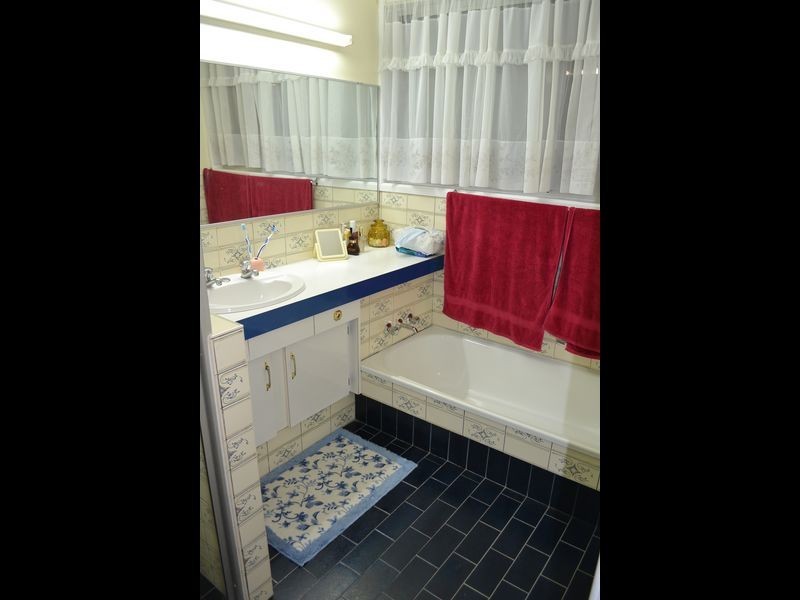 74 Warton St, Gayndah QLD 4625