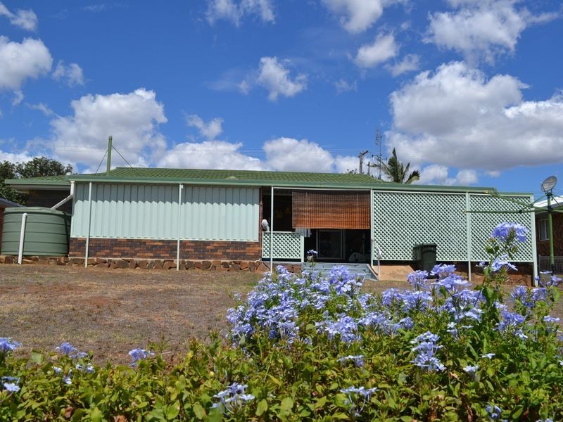 74 Warton St, Gayndah QLD 4625