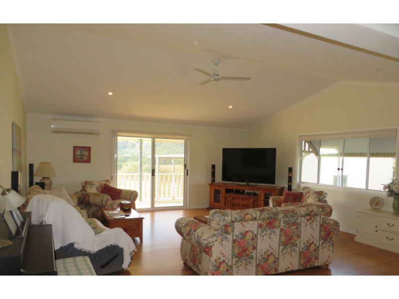 42 Eight Mile Rd, Mount Perry QLD 4671